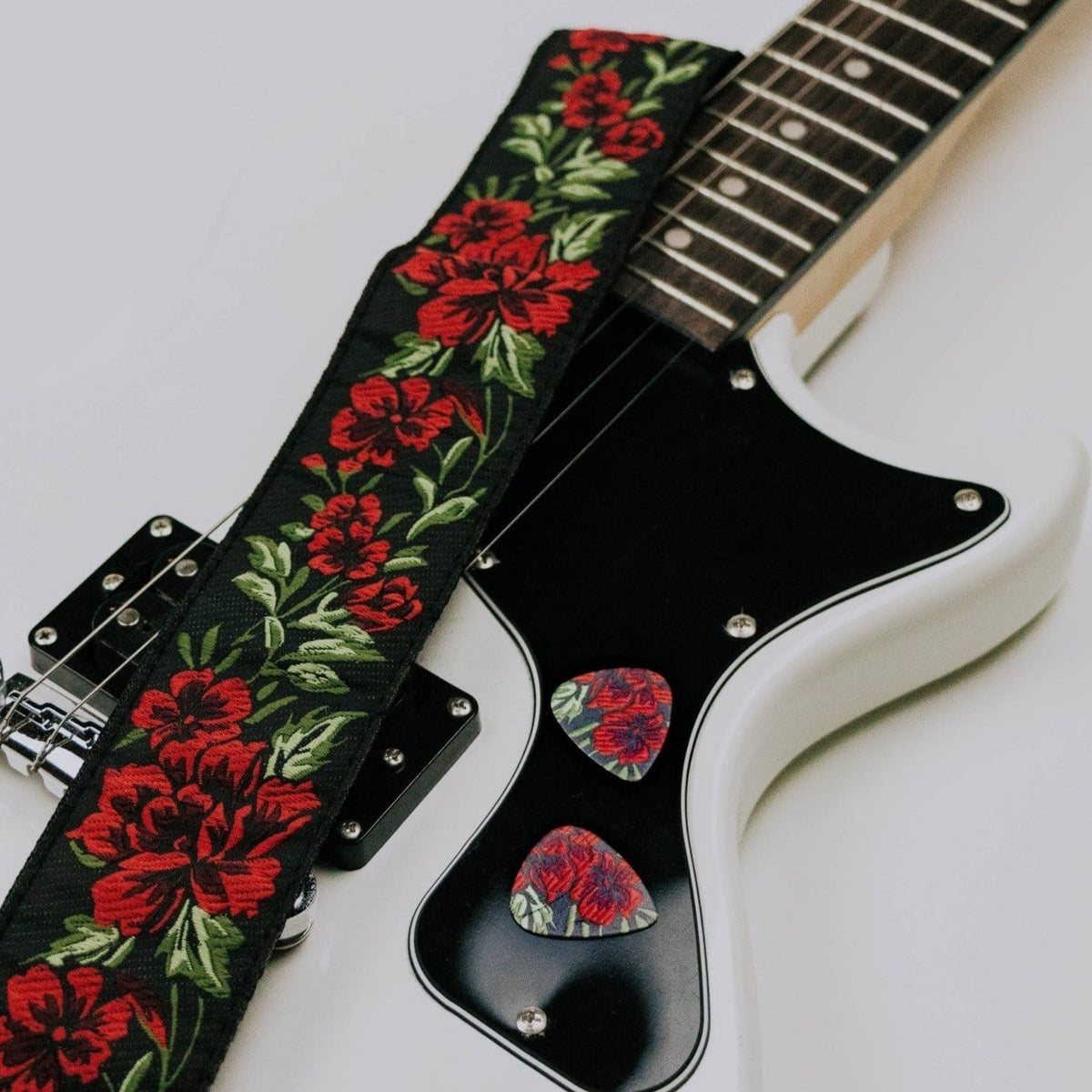 electric guitar strap red roses, floral pattern