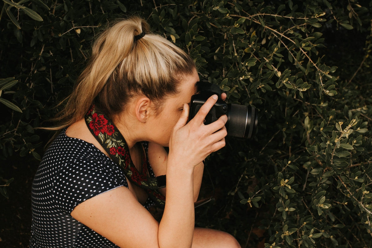 Red Roses Camera Strap - Art Tributes
